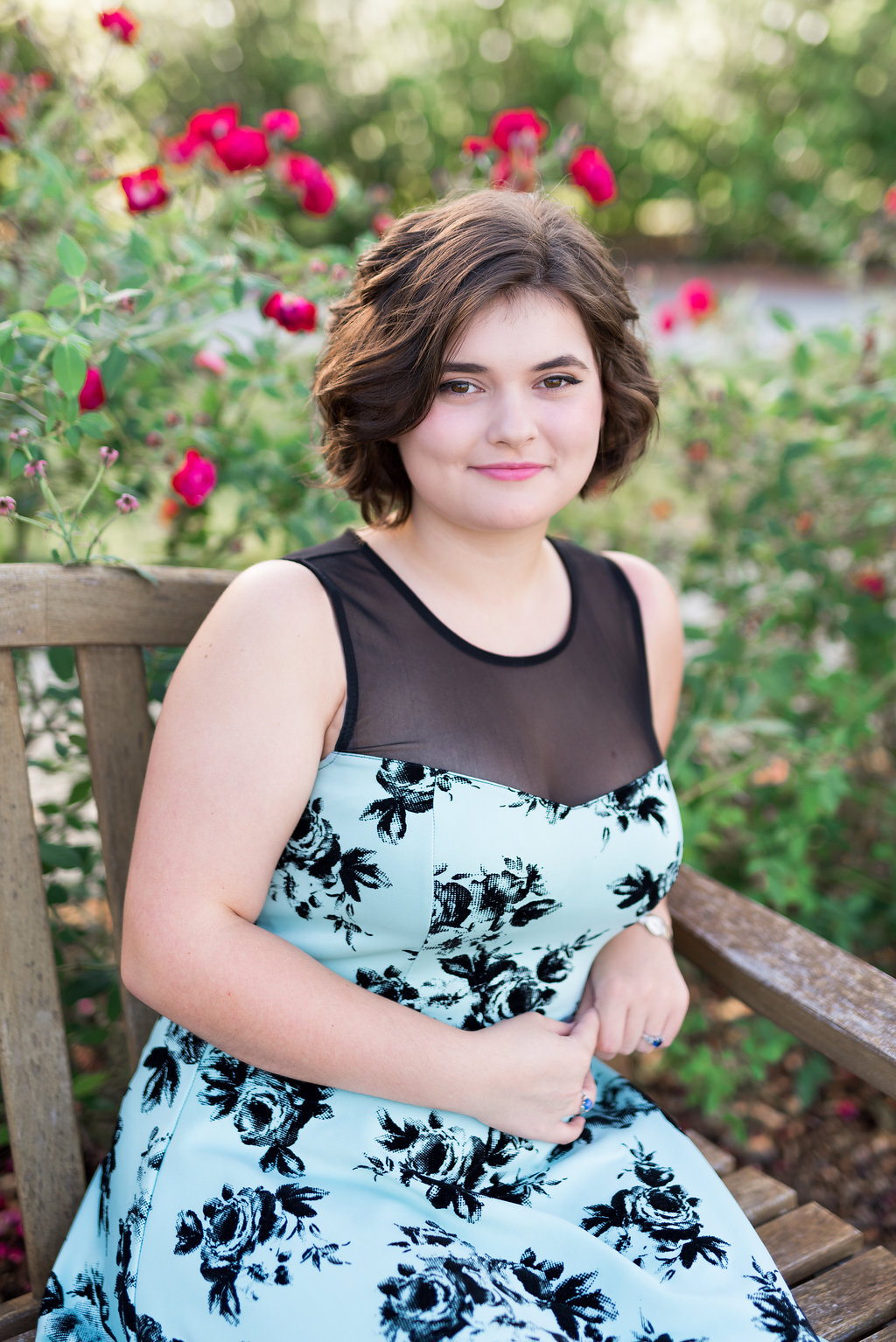 Senior Photographers on Oahu | girl sitting on bench