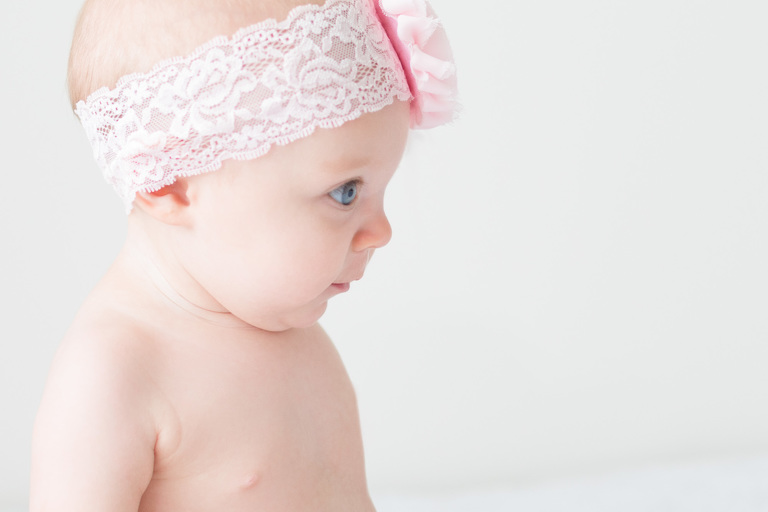Best Oahu baby and family photographer | baby girl with pink headband